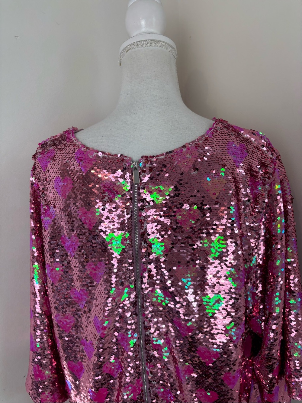 Ivy City Co Evelyn Dress features With all-over Pink Sequin Heart Pattern Size X - Picture 5 of 12